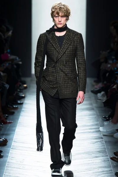 Look 48